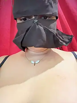 Snapshot of Battaa chatting on 12/18/24, 05:42 Battaa online show from 12/18/24, 05:42