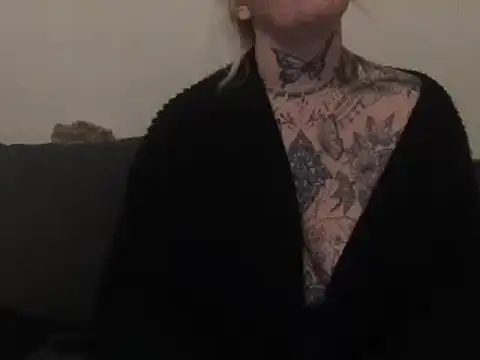 Snapshot of blondy40 chatting on 03/12/25, 10:07 blondy40 online show from 03/12/25, 10:07