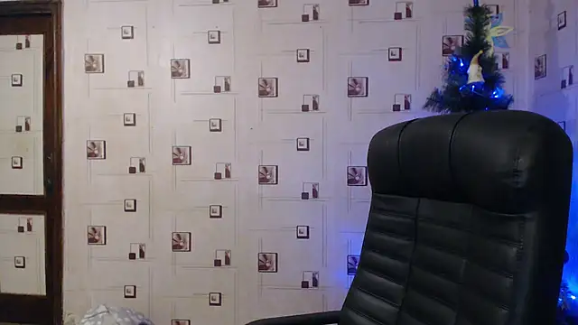 Snapshot of TasyaBigTTs chatting on 01/01/25, 02:42 TasyaBigTTs online show from 01/01/25, 02:42