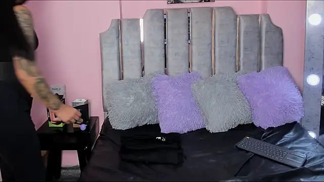 Snapshot of karol_noa chatting on 02/26/25, 03:21 karol noa online show from 02/26/25, 03:21