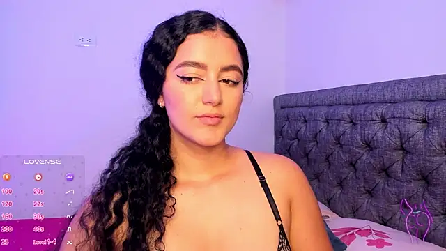 Snapshot of Adhara-zanne chatting on 11/17/25, 09:15 Adhara-zanne online show from 11/17/25, 09:15