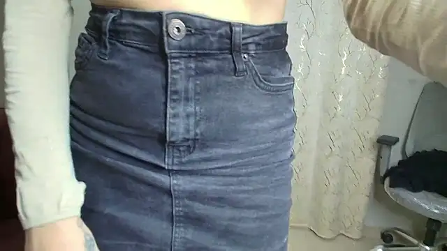 Snapshot of nayra_malhotra chatting on 02/16/26, 10:55 nayra malhotra online show from 02/16/26, 10:55