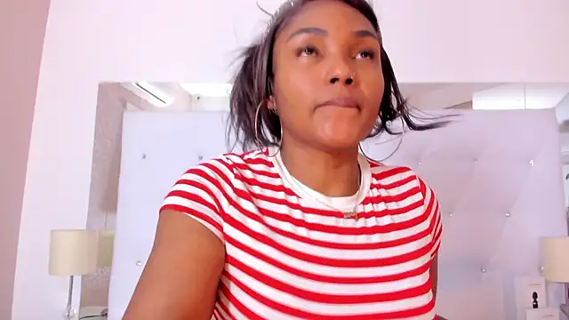 Isla Scott online show from 12/22/25, 11:18