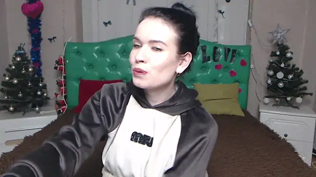 JasmineKouch online show from 01/14/26, 06:46