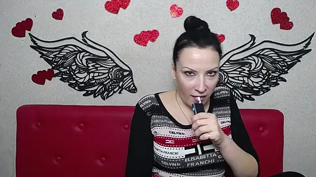 Snapshot of ElizabethSho chatting on 03/06/25, 09:42 ElizabethSho online show from 03/06/25, 09:42