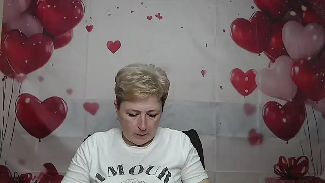 Snapshot of EmiliaGree chatting on 05/16/26, 05:12 EmiliaGree online show from 05/16/26, 05:12