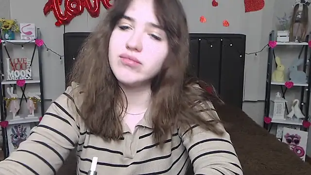 Snapshot of LauraHlot chatting on 02/20/25, 03:23 LauraHlot online show from 02/20/25, 03:23
