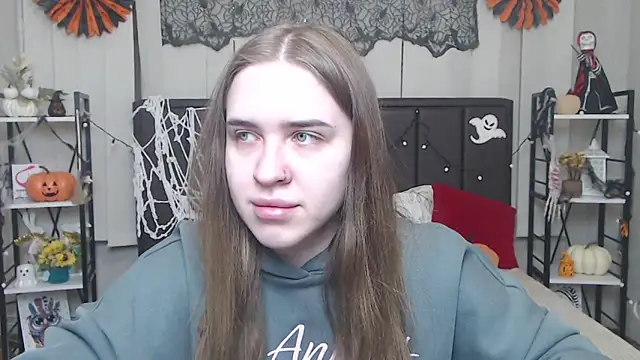 LauraHlot online show from 10/29/25, 06:42