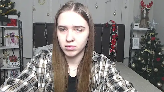 LauraHlot online show from 12/21/25, 06:48