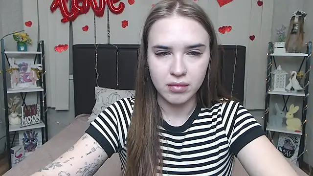 LauraHlot online show from 04/07/26, 06:03