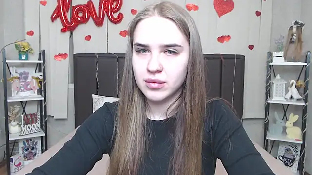 LauraHlot online show from 04/08/26, 06:02