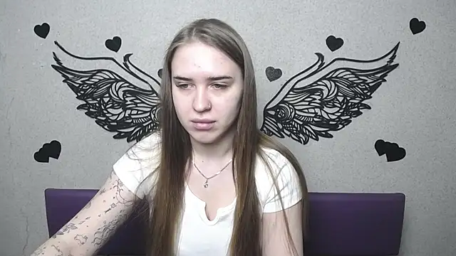 Snapshot of LauraHlot chatting on 04/26/26, 05:54 LauraHlot online show from 04/26/26, 05:54