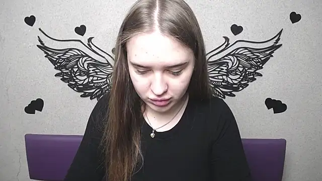 Snapshot of LauraHlot chatting on 04/28/26, 05:34 LauraHlot online show from 04/28/26, 05:34