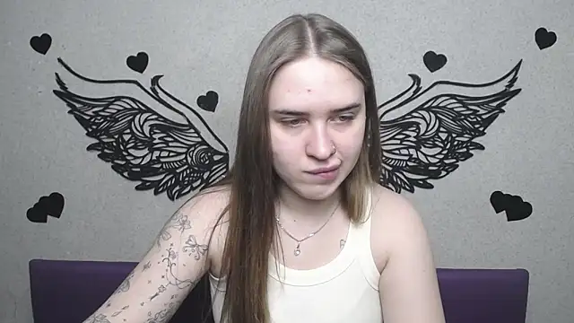 Snapshot of LauraHlot chatting on 05/06/26, 05:46 LauraHlot online show from 05/06/26, 05:46