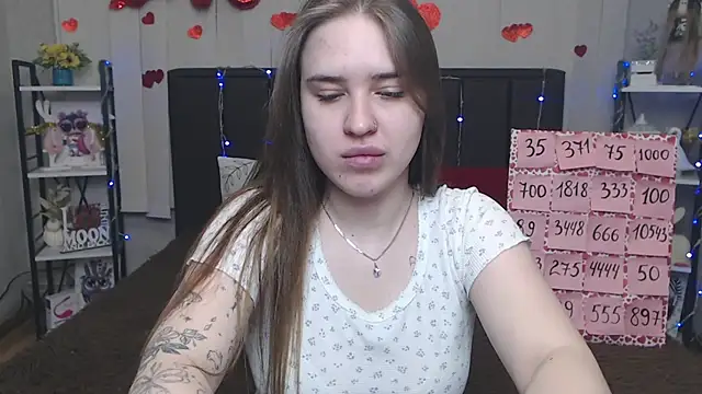 Snapshot of LauraHlot chatting on 05/21/26, 06:42 LauraHlot online show from 05/21/26, 06:42