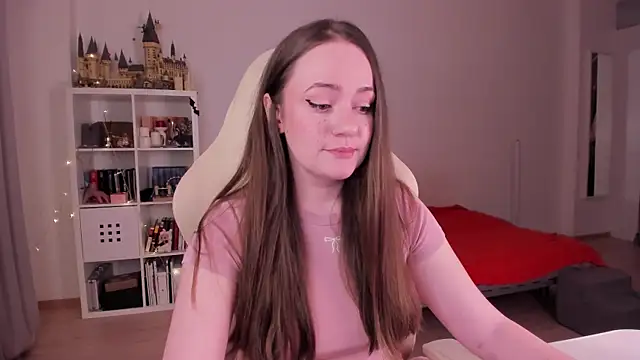 Snapshot of WalkingGirl chatting on 09/28/25, 07:19 WalkingGirl online show from 09/28/25, 07:19