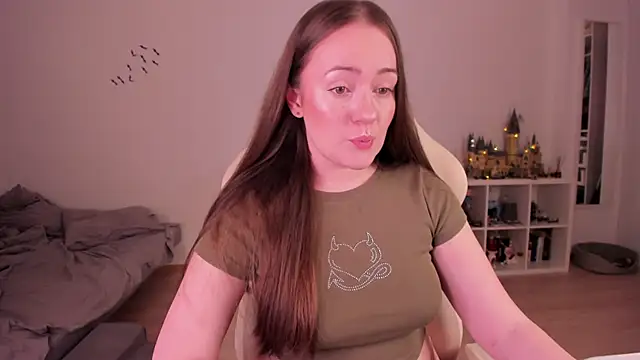 Snapshot of WalkingGirl chatting on 11/05/25, 09:48 WalkingGirl online show from 11/05/25, 09:48