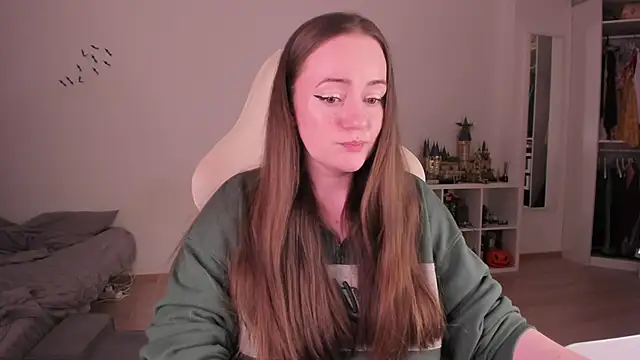 WalkingGirl online show from 11/28/25, 08:00