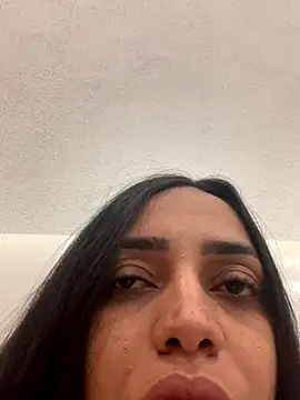 Snapshot of Naninhapk chatting on 11/10/25, 10:14 Naninhapk online show from 11/10/25, 10:14