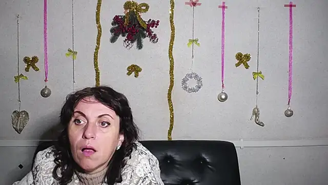 LuciaMii online show from 12/26/24, 06:01