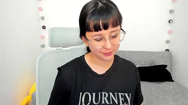 Snapshot of Sofiskies chatting on 10/29/25, 12:24 Sofiskies online show from 10/29/25, 12:24