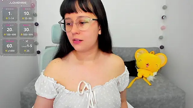 Snapshot of Sofiskies chatting on 11/08/25, 11:47 Sofiskies online show from 11/08/25, 11:47