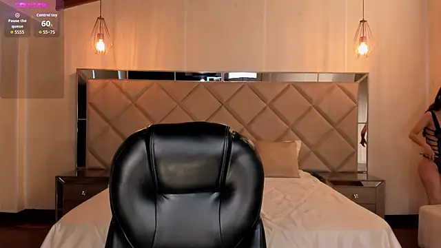 ValeriaVelvet online show from 12/22/25, 12:24