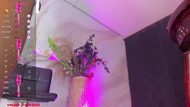 Snapshot of Karla-Ebony chatting on 09/12/25, 02:06 Karla-Ebony online show from 09/12/25, 02:06