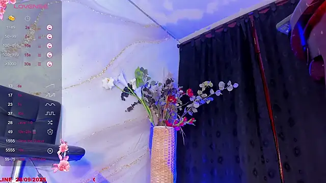 Snapshot of Karla-Ebony chatting on 09/28/25, 01:38 Karla-Ebony online show from 09/28/25, 01:38