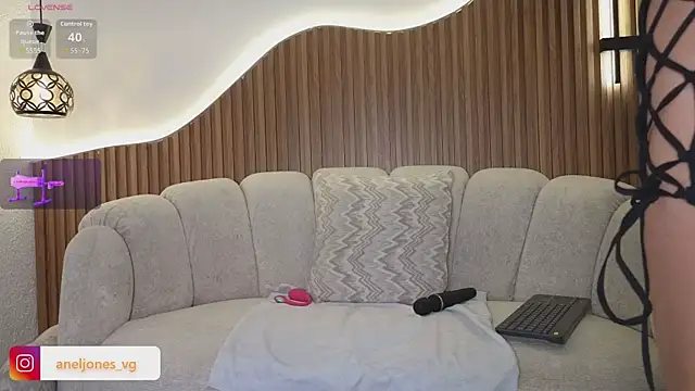 anellejones online show from 07/03/26, 07:31