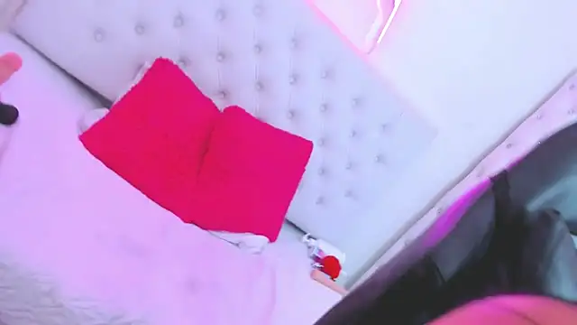 Snapshot of silvana__miller chatting on 01/22/25, 10:05 silvana miller online show from 01/22/25, 10:05