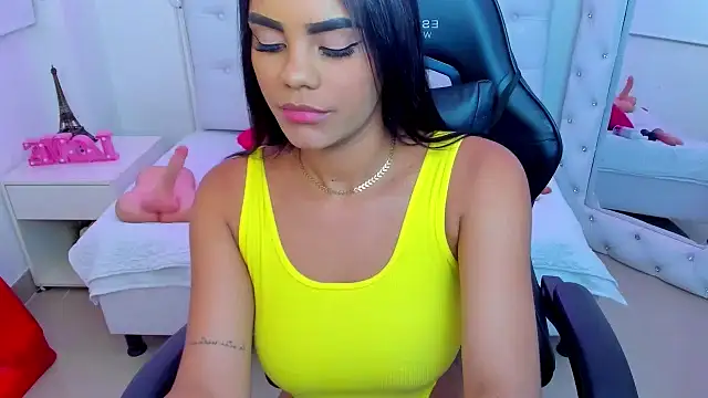 Snapshot of silvana__miller chatting on 02/12/25, 07:02 silvana miller online show from 02/12/25, 07:02