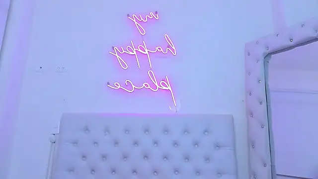 Snapshot of silvana__miller chatting on 02/19/25, 01:18 silvana miller online show from 02/19/25, 01:18