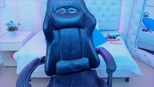 Snapshot of silvana__miller chatting on 03/05/25, 07:38 silvana miller online show from 03/05/25, 07:38