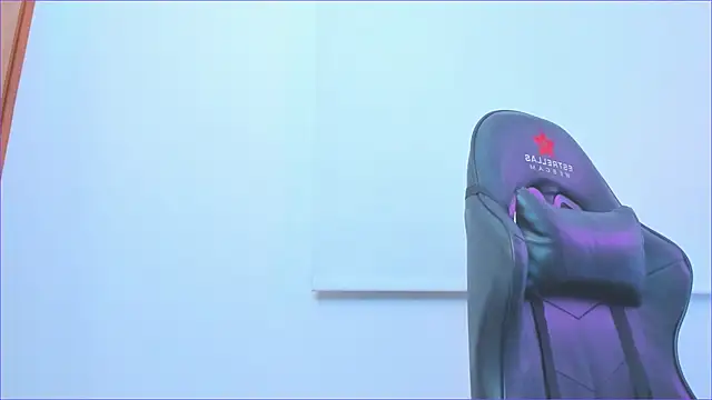 Snapshot of silvana__miller chatting on 03/07/25, 07:27 silvana miller online show from 03/07/25, 07:27