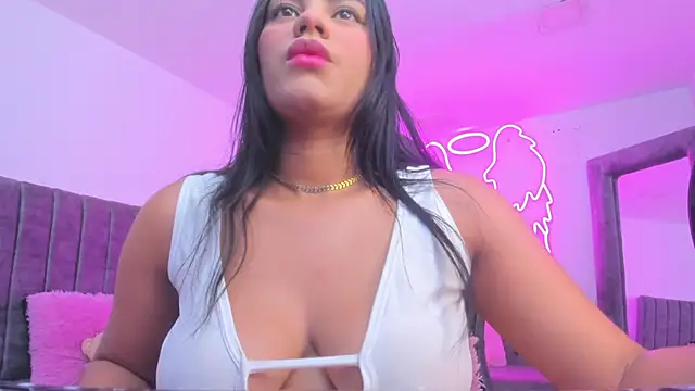 Snapshot of silvana__miller chatting on 02/13/26, 12:23 silvana miller online show from 02/13/26, 12:23