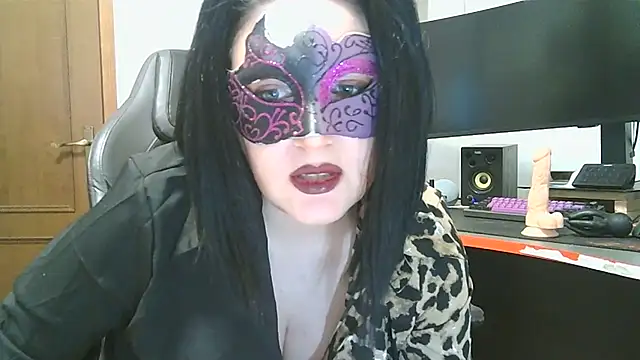 Snapshot of LaDamaNeraa chatting on 10/10/25, 01:10 LaDamaNeraa online show from 10/10/25, 01:10