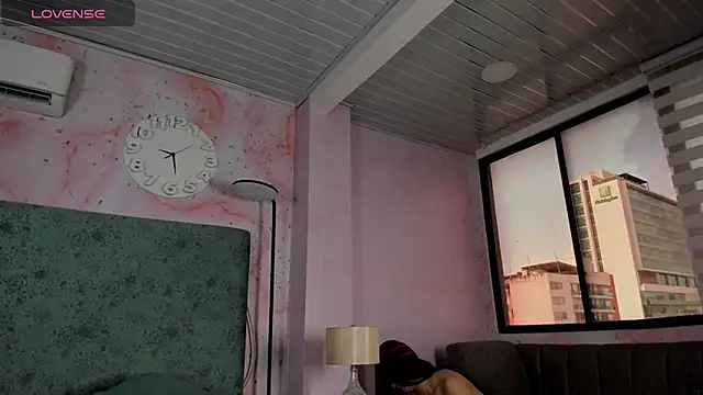 JESSI NAOMI online show from 12/22/25, 09:01