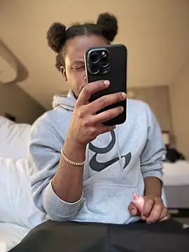 Snapshot of MobyDxck chatting on 01/03/25, 11:33 MobyDxck online show from 01/03/25, 11:33