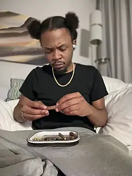 Snapshot of MobyDxck chatting on 01/05/25, 12:09 MobyDxck online show from 01/05/25, 12:09