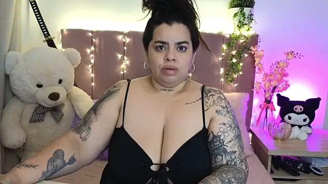 MiahJoness online show from 08/03/26, 05:06