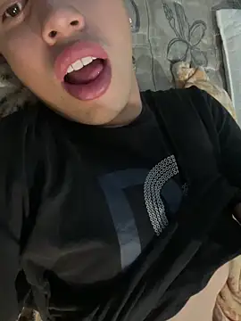 Snapshot of Gabriel_011ze chatting on 12/20/25, 11:23 Gabriel 011ze online show from 12/20/25, 11:23