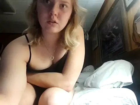 Snapshot of Ryan_and_Aurora chatting on 12/16/25, 12:26 Ryan and Aurora online show from 12/16/25, 12:26