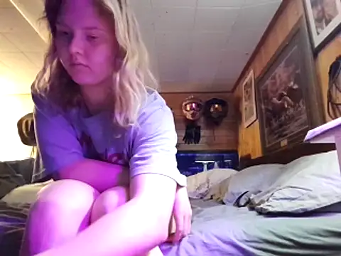 Ryan and Aurora online show from 04/09/26, 12:21