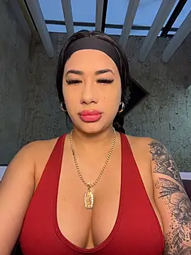 kiim taaylor online show from 11/13/25, 10:36