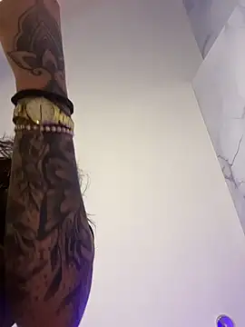 kiim taaylor online show from 11/21/25, 07:45