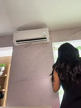 kiim taaylor online show from 11/30/25, 07:18