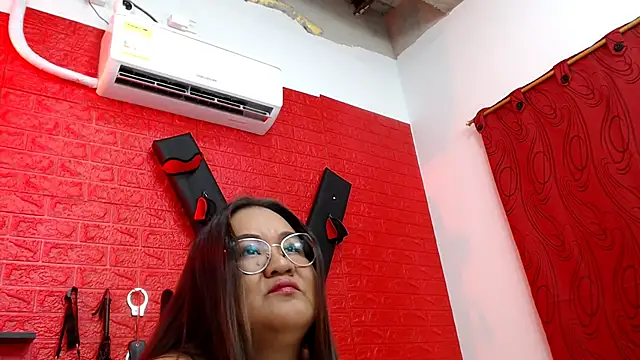 Snapshot of evaleribigtits18 chatting on 02/03/25, 02:47 evaleribigtits18 online show from 02/03/25, 02:47