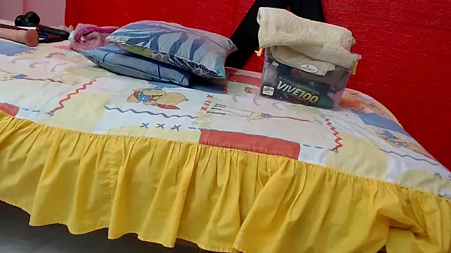 Snapshot of evaleribigtits18 chatting on 03/14/25, 03:04 evaleribigtits18 online show from 03/14/25, 03:04