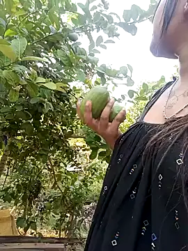 Snapshot of Hot_Urvi chatting on 12/27/24, 04:10 Hot Urvi online show from 12/27/24, 04:10